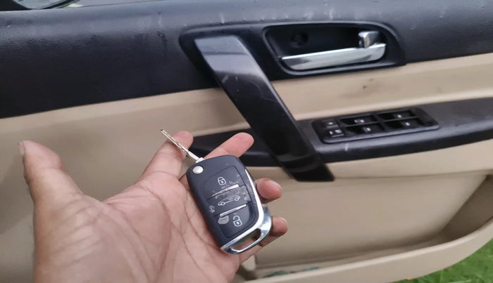 2013 Tata Safari Storme 2.2 LX 4X2, Diesel, Manual, 1,28,500 km, interior