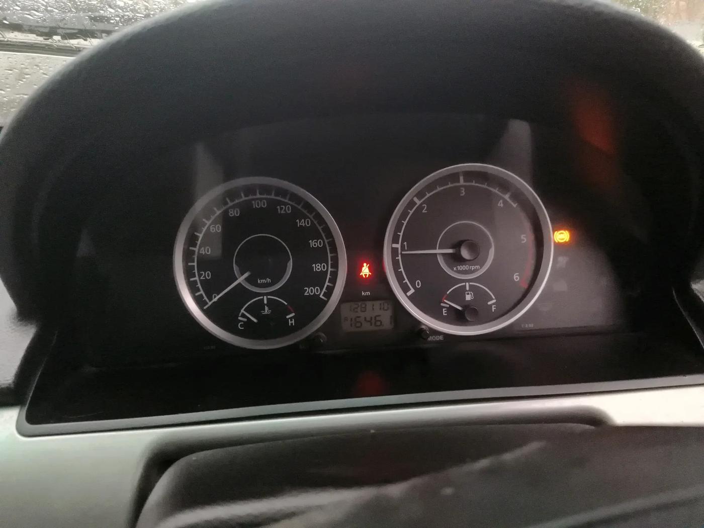 2013 Tata Safari Storme 2.2 LX 4X2, Diesel, Manual, 1,28,500 km, interior