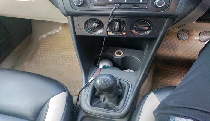 2013 Volkswagen Polo COMFORTLINE 1.2L PETROL, Petrol, Manual, 1,05,201 km, interior