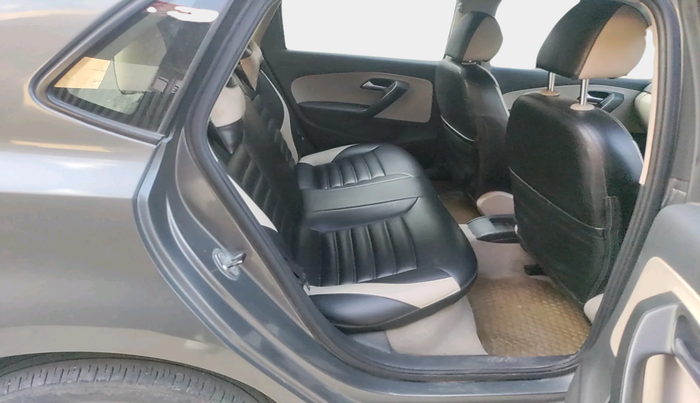 2013 Volkswagen Polo COMFORTLINE 1.2L PETROL, Petrol, Manual, 1,05,201 km, interior