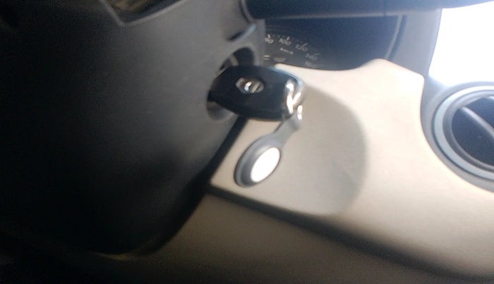 2014 Nissan Terrano XV D THP 110 PS, Diesel, Manual, 1,57,491 km, interior