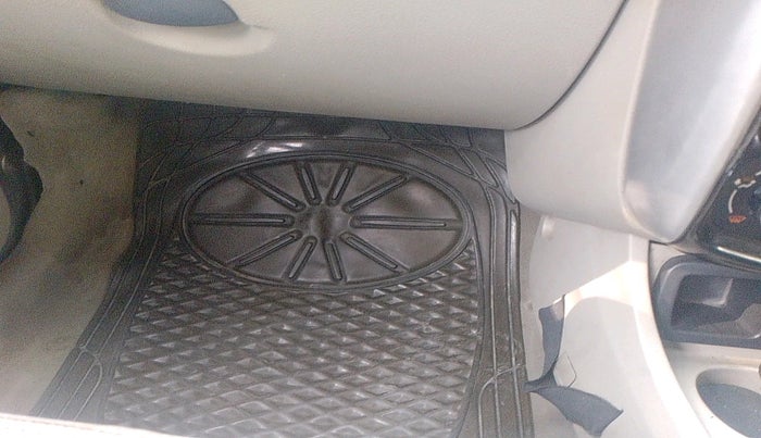 2014 Nissan Terrano XV D THP 110 PS, Diesel, Manual, 1,57,491 km, interior