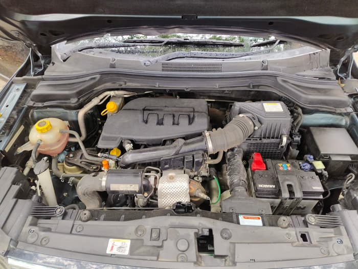 2022 Mahindra XUV300 W8 (O) 1.2 PETROL AMT, Petrol, Automatic, 45,585 km, exterior