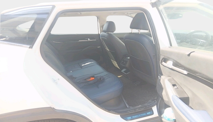 2025 KIA SELTOS HTX (O)1.5 Petrol MT, Petrol, Manual, 1,962 km, interior