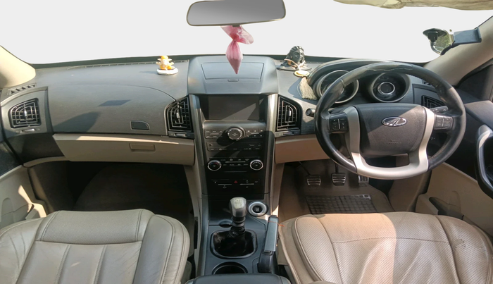 2017 Mahindra XUV500 W10, Diesel, Manual, 1,12,720 km, interior