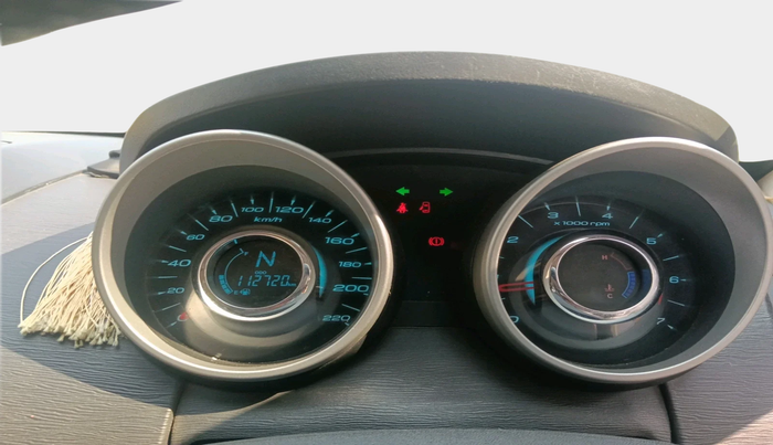 2017 Mahindra XUV500 W10, Diesel, Manual, 1,12,720 km, interior