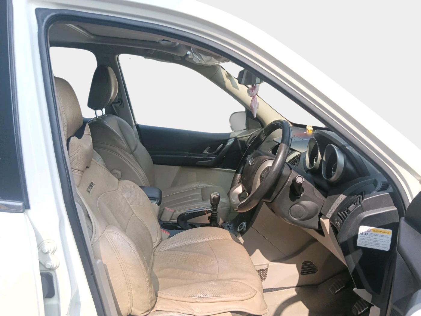 2017 Mahindra XUV500 W10, Diesel, Manual, 1,12,720 km, interior