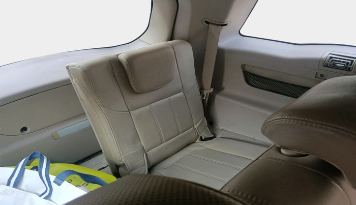 2017 Mahindra XUV500 W10, Diesel, Manual, 1,12,720 km, interior