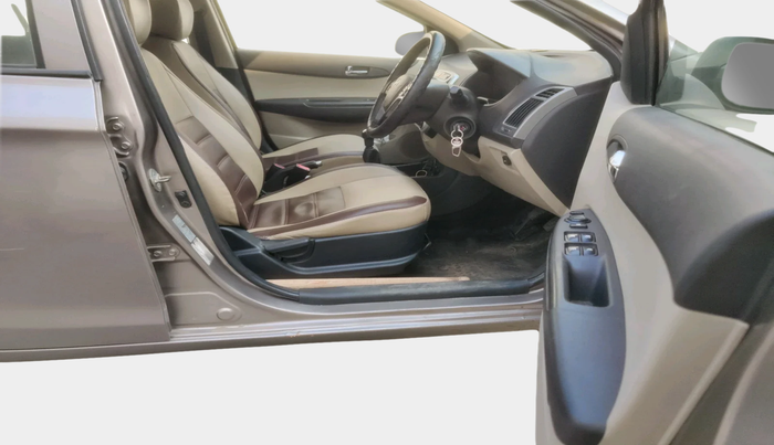 2013 Hyundai i20 SPORTZ 1.2, Petrol, Manual, 1,03,596 km, interior