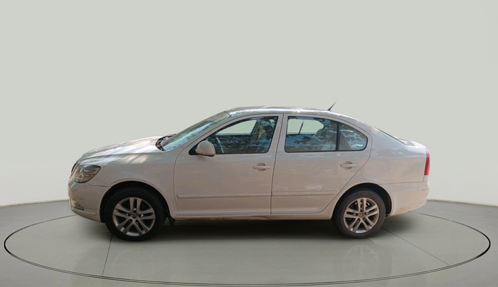 2013 Skoda Laura ELEGANCE 2.0 TDI CR AT, Diesel, Automatic, 1,24,750 km, exterior