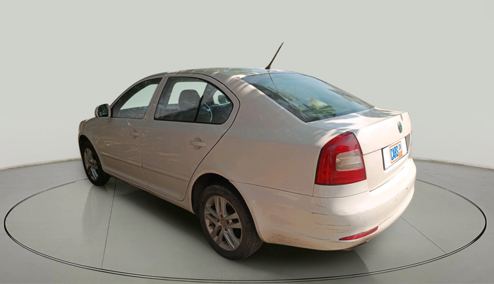 2013 Skoda Laura ELEGANCE 2.0 TDI CR AT, Diesel, Automatic, 1,24,750 km, exterior