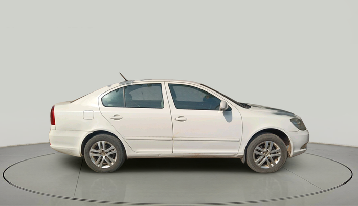 2013 Skoda Laura ELEGANCE 2.0 TDI CR AT, Diesel, Automatic, 1,24,750 km, exterior