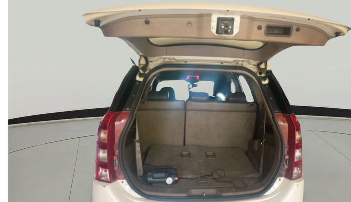 2015 Mahindra XUV500 W8, Diesel, Manual, 1,01,937 km, exterior
