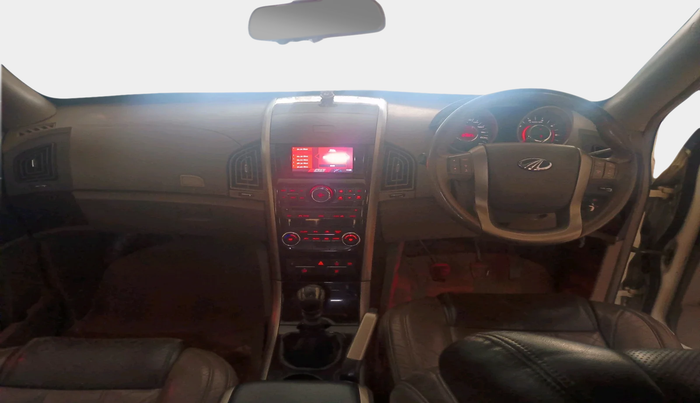 2015 Mahindra XUV500 W8, Diesel, Manual, 1,01,937 km, interior