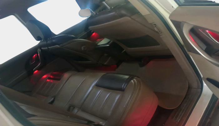 2015 Mahindra XUV500 W8, Diesel, Manual, 1,01,937 km, interior