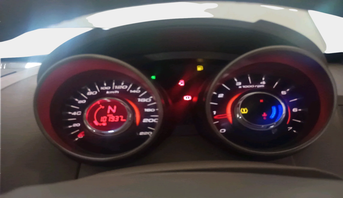 2015 Mahindra XUV500 W8, Diesel, Manual, 1,01,937 km, interior