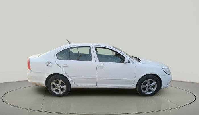 2011 Skoda Laura ELEGANCE 1.9 TDI AT, Diesel, Automatic, 92,361 km, exterior