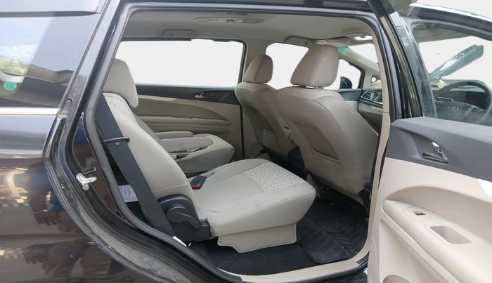 2018 Mahindra MARAZZO M6 7 STR, Diesel, Manual, 62,968 km, interior