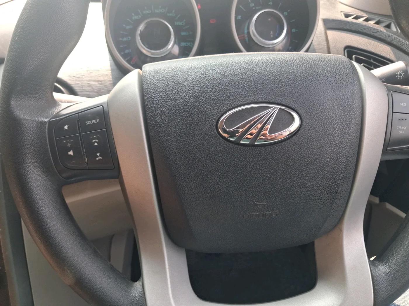 2016 Mahindra XUV500 W6, Diesel, Manual, 1,04,672 km, interior