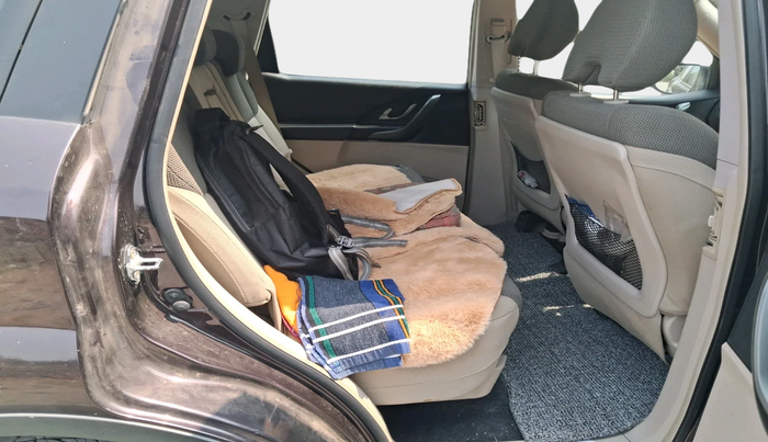 2016 Mahindra XUV500 W6, Diesel, Manual, 1,04,672 km, interior