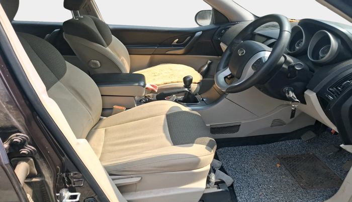 2016 Mahindra XUV500 W6, Diesel, Manual, 1,04,672 km, interior
