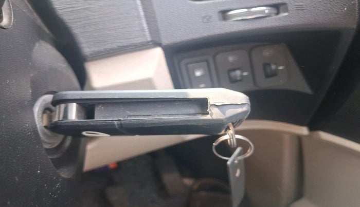 2016 Mahindra XUV500 W6, Diesel, Manual, 1,04,672 km, interior