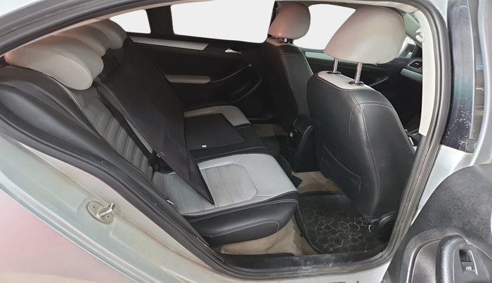 2011 Volkswagen Jetta COMFORTLINE 1.9 TDI AT, Diesel, Automatic, 1,31,568 km, interior