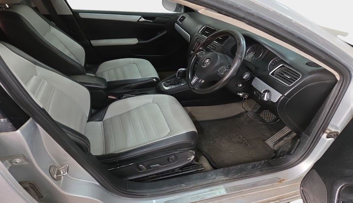 2011 Volkswagen Jetta COMFORTLINE 1.9 TDI AT, Diesel, Automatic, 1,31,568 km, interior