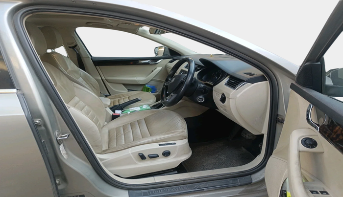 2017 Skoda Octavia STYLE PLUS AT 1.8 TSI, Petrol, Automatic, 91,612 km, interior