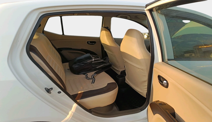 2012 Hyundai i10 MAGNA 1.2, Petrol, Manual, 1,11,839 km, interior