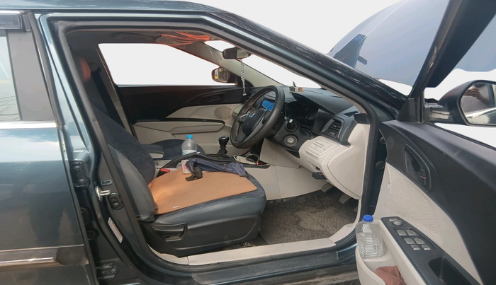 2023 Mahindra XUV300 W6 1.5 Diesel, Diesel, Manual, 37,287 km, interior