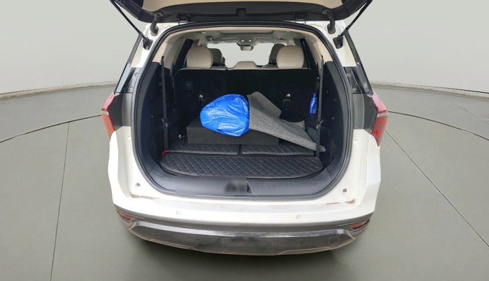 2023 Mahindra XUV700 AX 7 LUXURY P AT 7 STR, Petrol, Automatic, 57,506 km, exterior