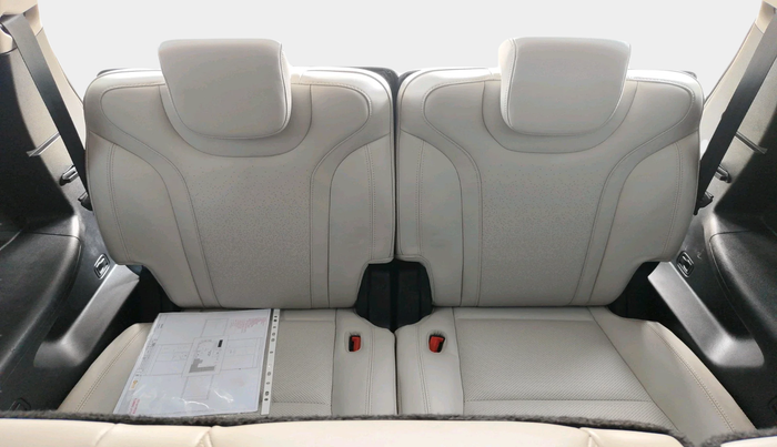 2023 Mahindra XUV700 AX 7 LUXURY P AT 7 STR, Petrol, Automatic, 57,506 km, interior