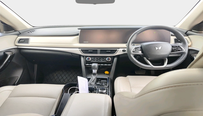 2023 Mahindra XUV700 AX 7 LUXURY P AT 7 STR, Petrol, Automatic, 57,506 km, interior