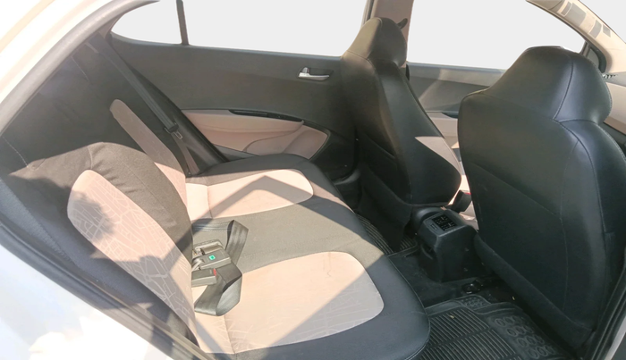 2017 Hyundai Grand i10 SPORTZ (O) AT 1.2 KAPPA VTVT, Petrol, Automatic, 39,241 km, interior