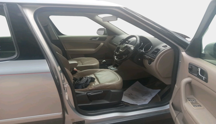 2011 Skoda Yeti AMBITION 2.0 TDI CR 4X4, Diesel, Manual, 1,89,447 km, interior