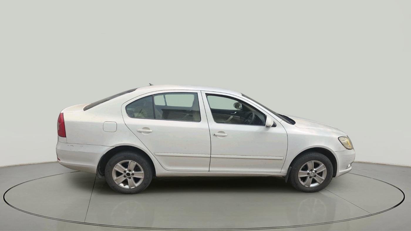 2011 Skoda Laura ELEGANCE 2.0 TDI CR AT, Diesel, Automatic, 2,26,661 km, exterior