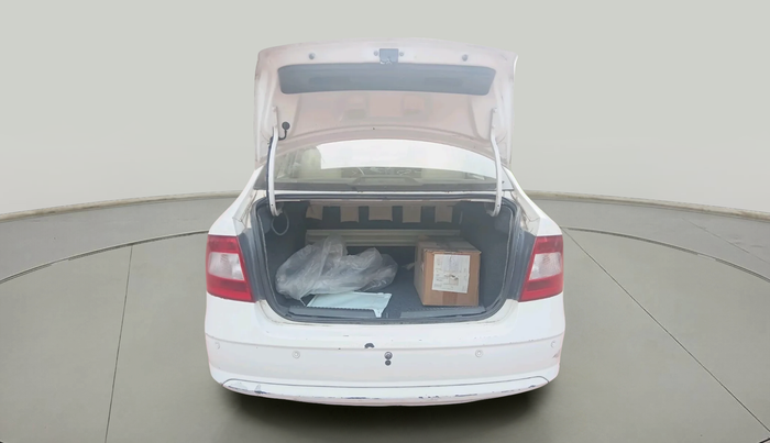 2014 Skoda Rapid ELEGANCE 1.6 TDI CR MT, Diesel, Manual, 94,732 km, exterior