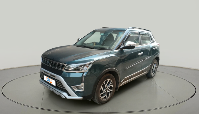 2022 Mahindra XUV300 W8 (O) 1.2 PETROL AMT, Petrol, Automatic, 35,873 km, exterior