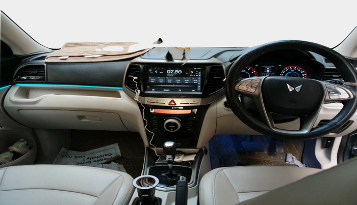 2022 Mahindra XUV300 W8 (O) 1.2 PETROL AMT, Petrol, Automatic, 35,873 km, interior