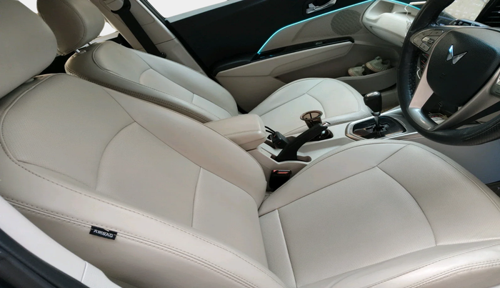 2022 Mahindra XUV300 W8 (O) 1.2 PETROL AMT, Petrol, Automatic, 35,873 km, interior