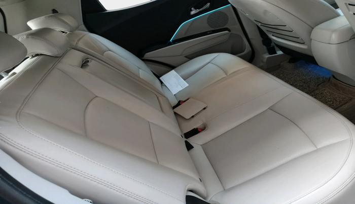 2022 Mahindra XUV300 W8 (O) 1.2 PETROL AMT, Petrol, Automatic, 35,873 km, interior