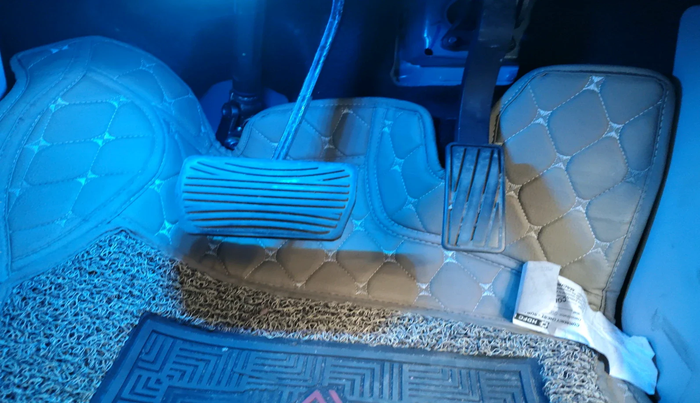 2022 Mahindra XUV300 W8 (O) 1.2 PETROL AMT, Petrol, Automatic, 35,873 km, interior