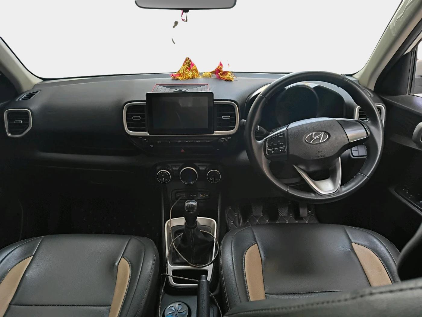 2022 Hyundai VENUE S+ 1.2, Petrol, Manual, 63,169 km, interior