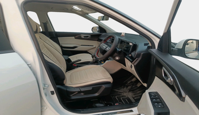 2025 KIA Carens Clavis HTK 1.5 Diesel MT, Diesel, Manual, 6,438 km, interior