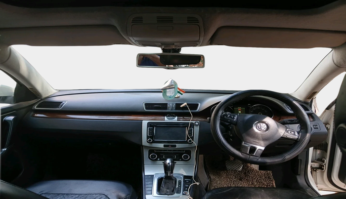 2011 Volkswagen Passat 2.0 PD DSG, Diesel, Automatic, 1,56,189 km, interior