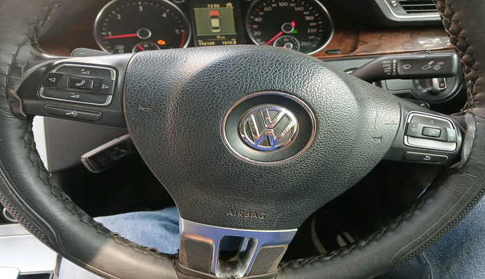 2011 Volkswagen Passat 2.0 PD DSG, Diesel, Automatic, 1,56,189 km, interior