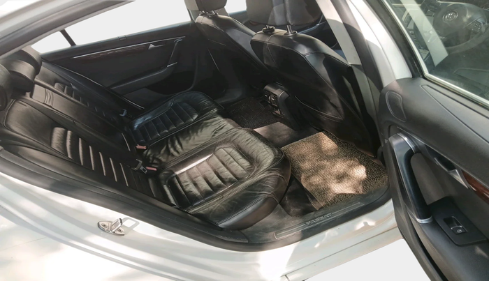 2011 Volkswagen Passat 2.0 PD DSG, Diesel, Automatic, 1,56,189 km, interior