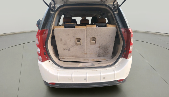 2016 Mahindra XUV500 W10 AT, Diesel, Automatic, 1,35,504 km, exterior