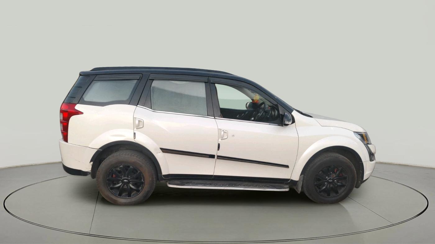 2016 Mahindra XUV500 W10 AT, Diesel, Automatic, 1,35,504 km, exterior